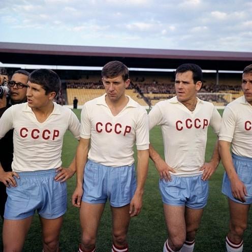 Форма сборной СССР по футболу гостевая 1966 (комплект: футболка + шорты + гетры)