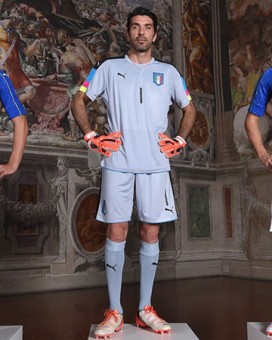 Мужская форма голкипера Сборной Италии 2016/2017 (комплект: футболка + шорты + гетры)