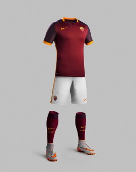 Форма игрока футбольного клуба Рома Франческо Тотти (Francesco Totti) 2015/2016 (комплект: футболка + шорты + гетры)