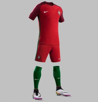 Форма игрока Сборной Португалии Криштиану Роналду (Cristiano Ronaldo dos Santos Aveiro) 2016/2017 (комплект: футболка + шорты + гетры)