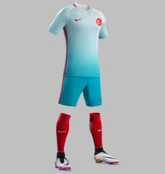 Детская форма Сборная  Турции 2016/2017 (комплект: футболка + шорты + гетры)